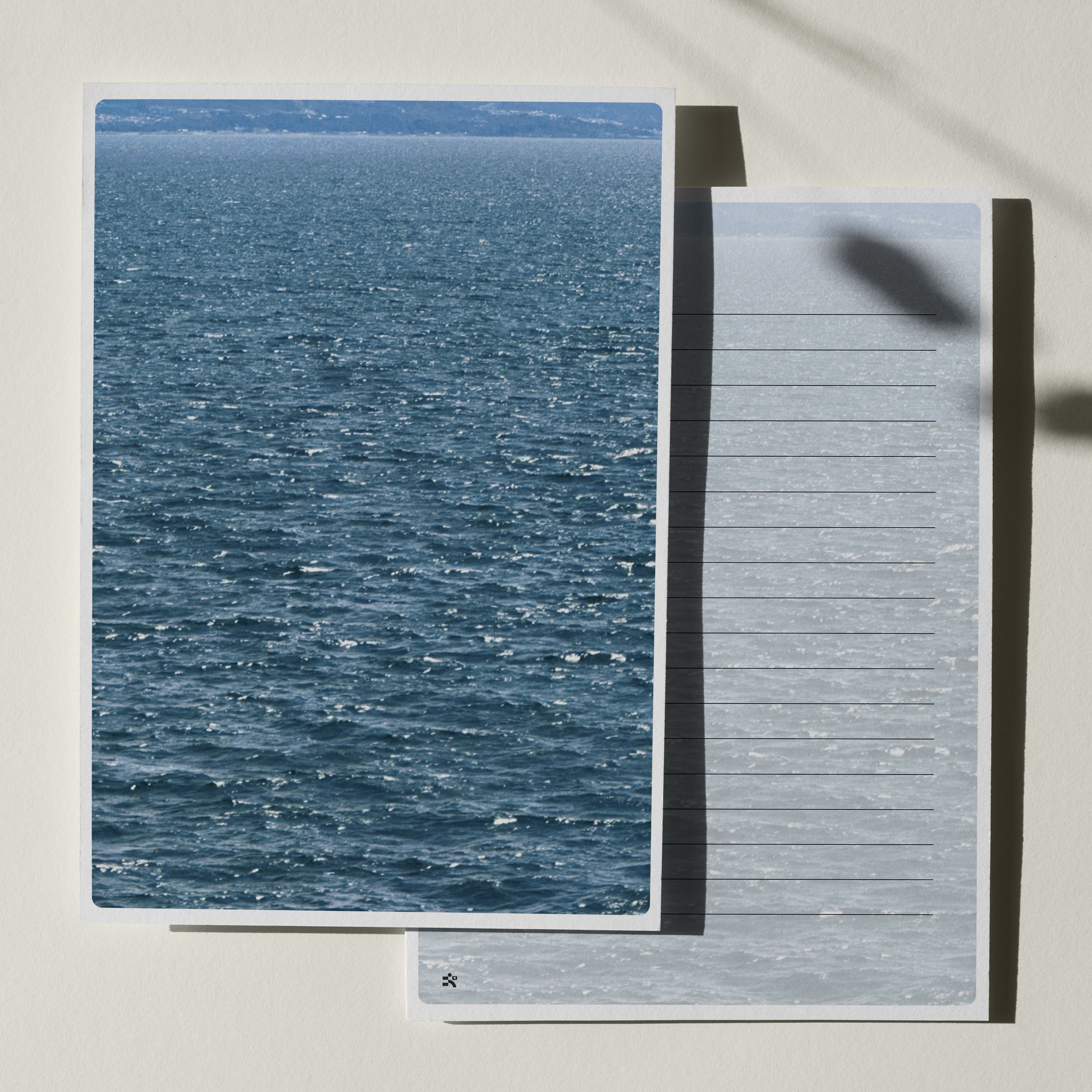 우체톡 편지지 테마 : 윤슬 (앞면)